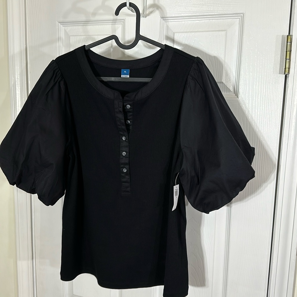 Women’s Old Navy puff sleeve button ribbed short sleeve shirt New with tags. XL